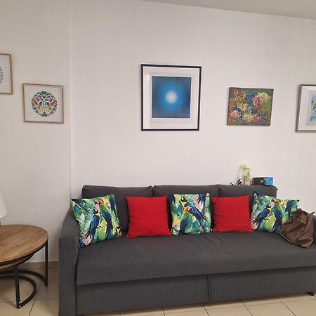 Amazing Apartment For 3 Guests Steps From The Beach Netanya Exterior foto