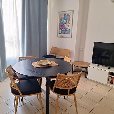 Amazing Apartment For 3 Guests Steps From The Beach Netanya Exterior foto