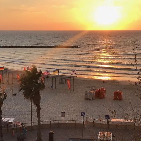 Amazing Apartment For 3 Guests Steps From The Beach Netanya Exterior foto